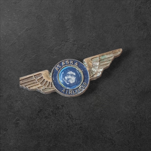 Vintage ALASKAN AIRLINES Pilot Wings - Picture 2 of 3